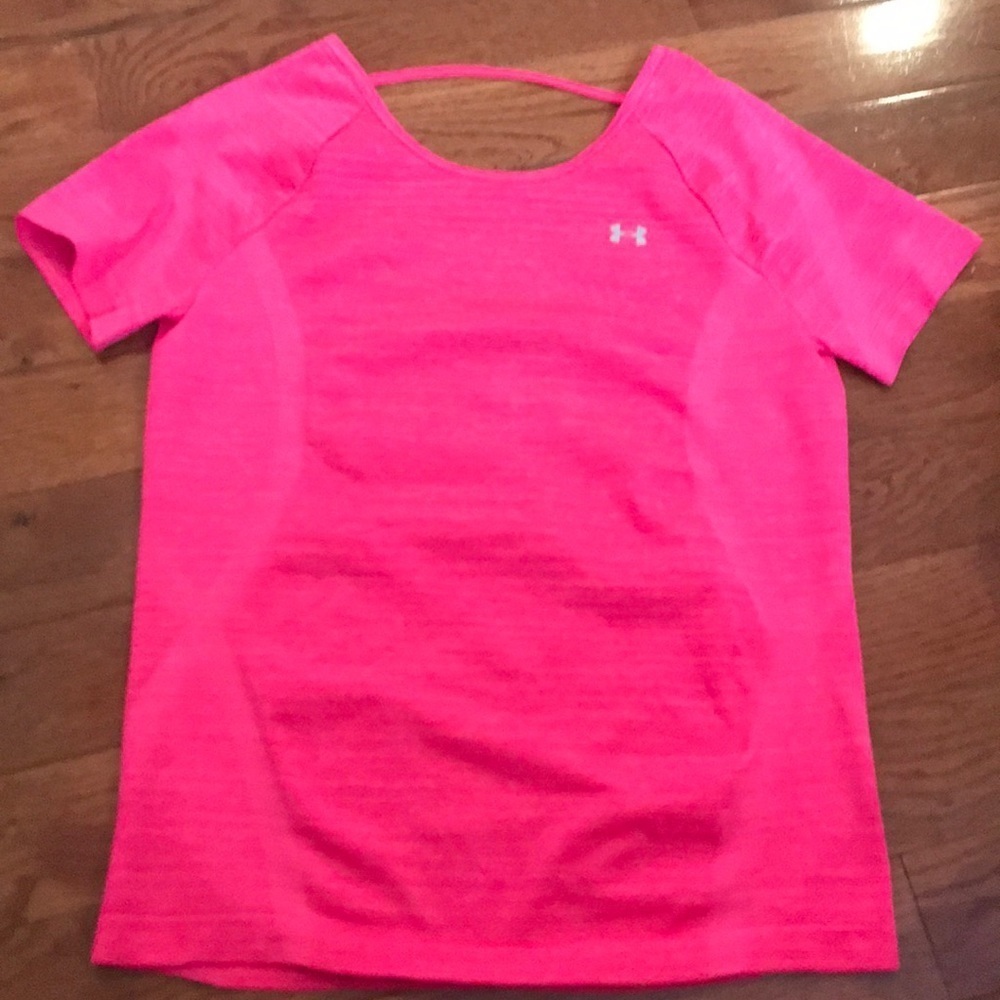 NWOT Women’s Under Armour pink shirt S